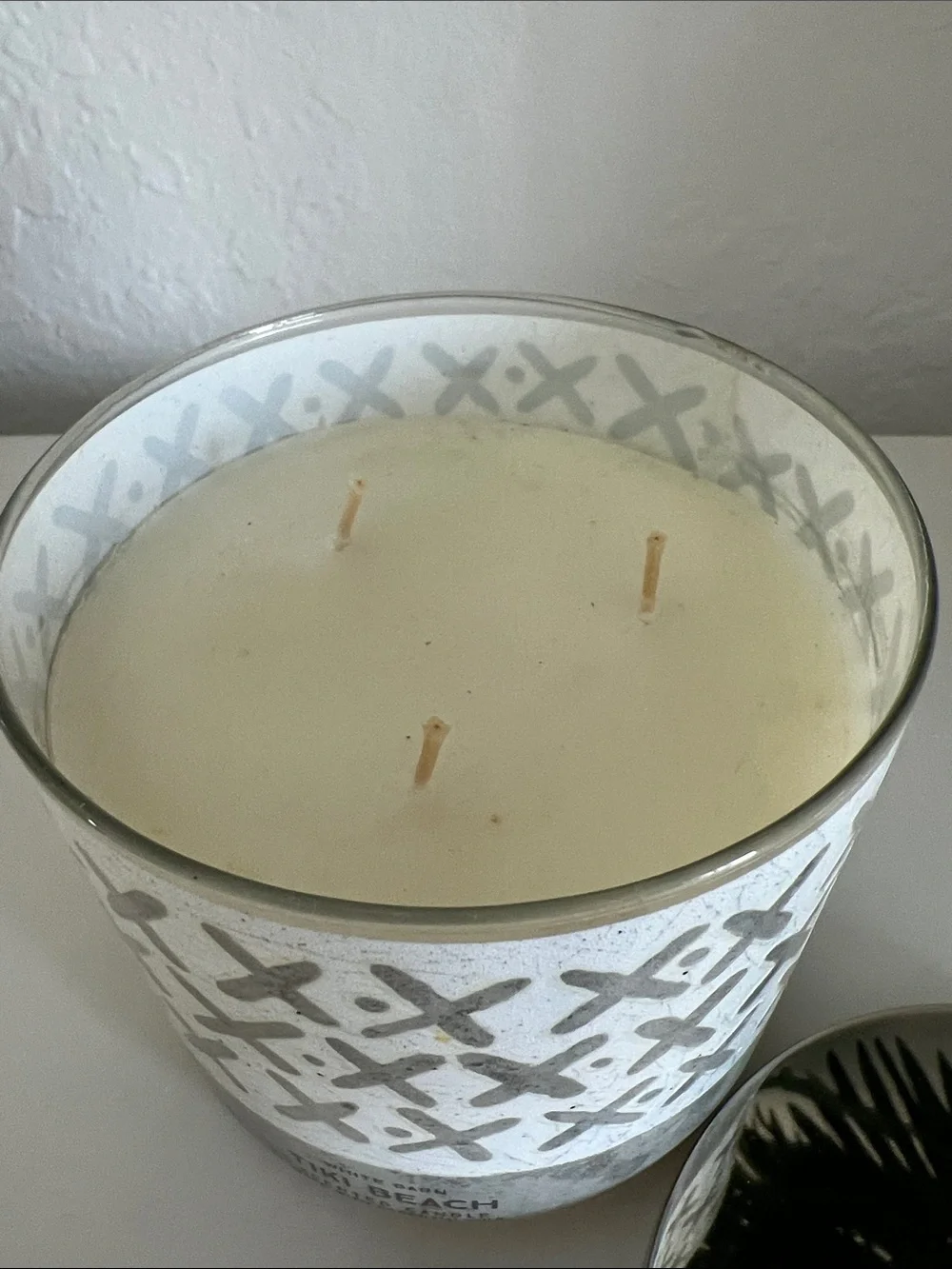 White Barn Tiki Beach Candle in White and Silver Patterned Jar - Picture 3 of 4